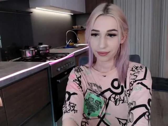 Live sex webcam photo for MiuElle #272412645