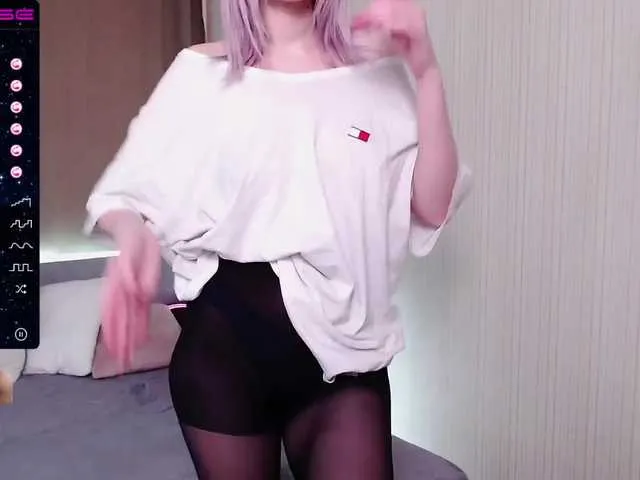 Live sex webcam photo for MiuElle #272423193