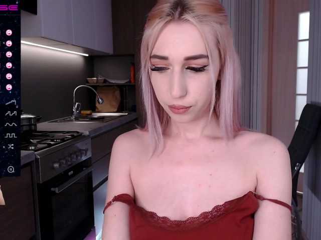 Live sex webcam photo for MiuElle #272453228