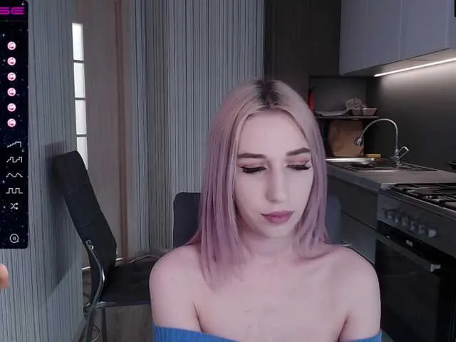 Live sex webcam photo for MiuElle #272467737