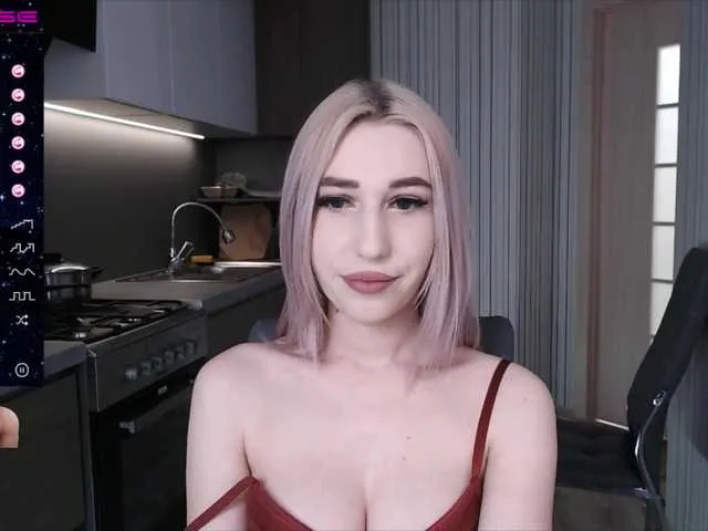 Live sex webcam photo for MiuElle #272480586