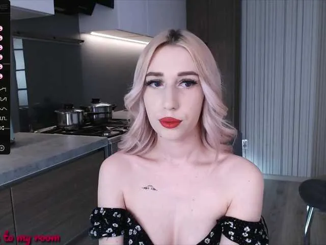 Live sex webcam photo for MiuElle #272515969