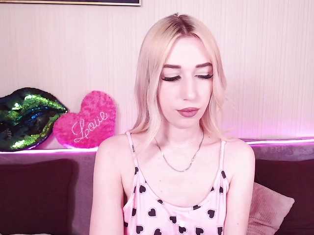 Live sex webcam photo for MiuElle #272720779