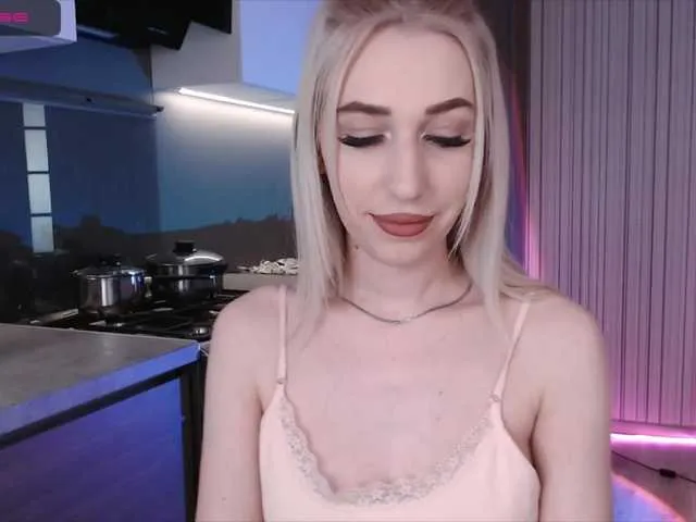 Live sex webcam photo for MiuElle #272768892