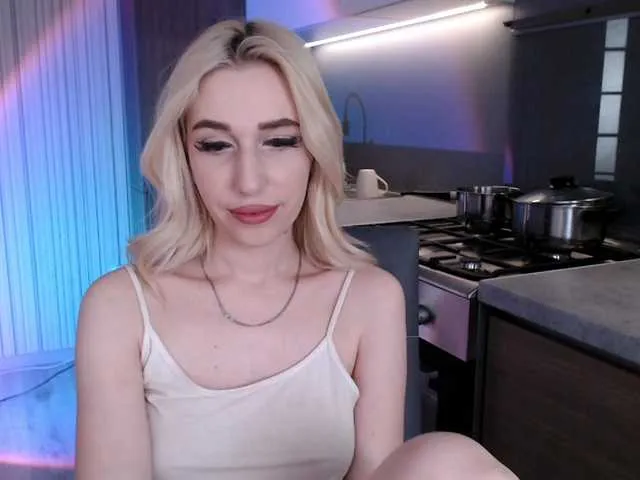 Live sex webcam photo for MiuElle #273093922