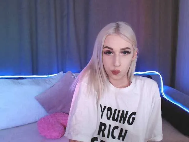 Live sex webcam photo for MiuElle #273153630