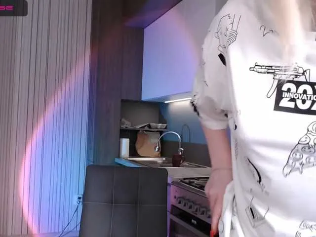 Live sex webcam photo for MiuElle #273234871