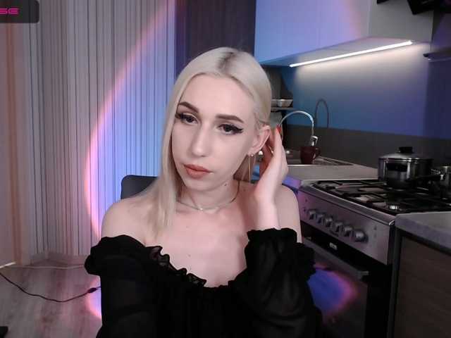 Live sex webcam photo for MiuElle #273238960