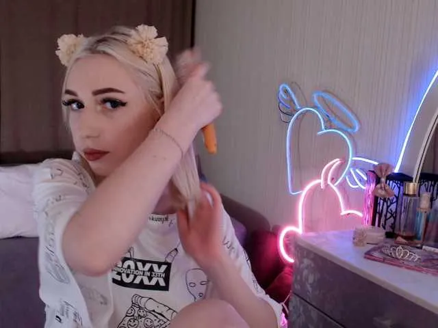 Live sex webcam photo for MiuElle #273340336