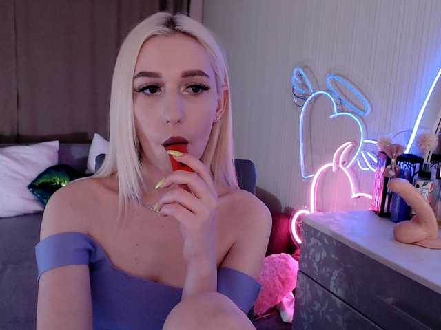 Live sex webcam photo for MiuElle #273420542