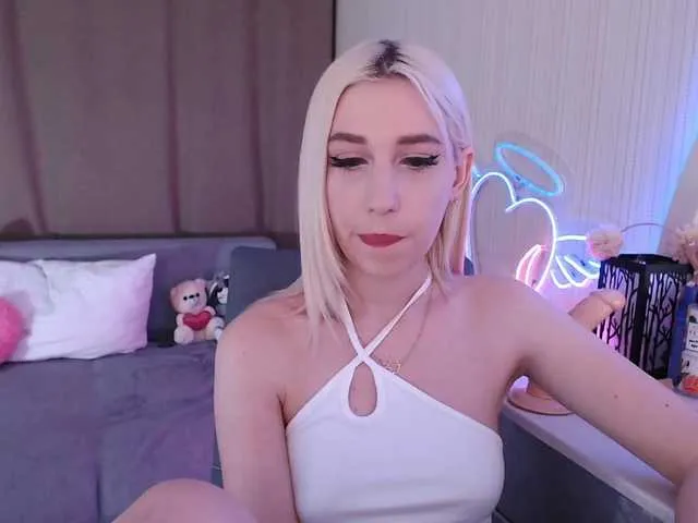 Live sex webcam photo for MiuElle #273496519