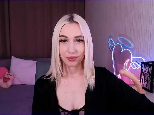 Live sex webcam photo for MiuElle #273554471