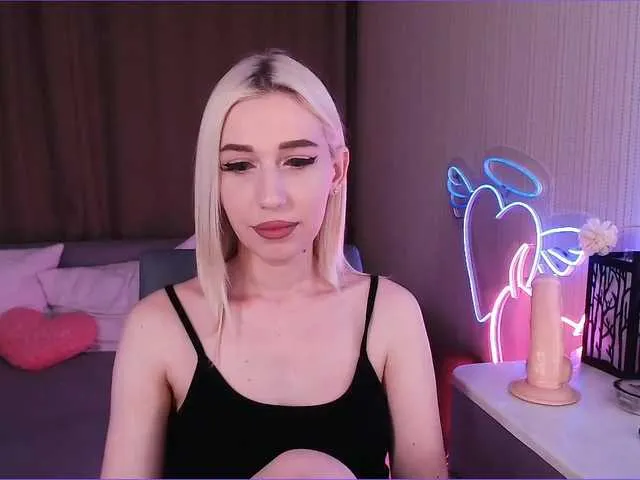 Live sex webcam photo for MiuElle #273564155