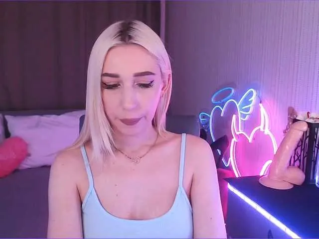 Live sex webcam photo for MiuElle #273647841