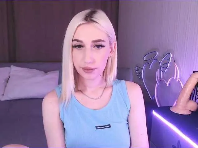 Live sex webcam photo for MiuElle #273702970