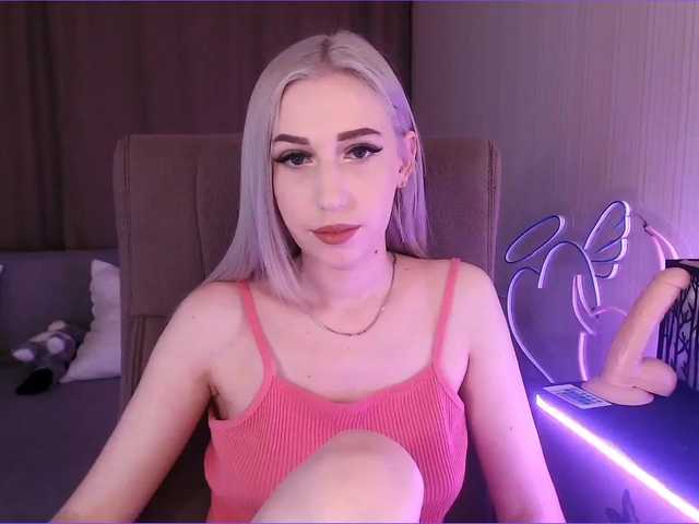 Live sex webcam photo for MiuElle #273732272