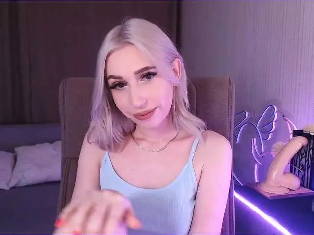 Live sex webcam photo for MiuElle #273767321