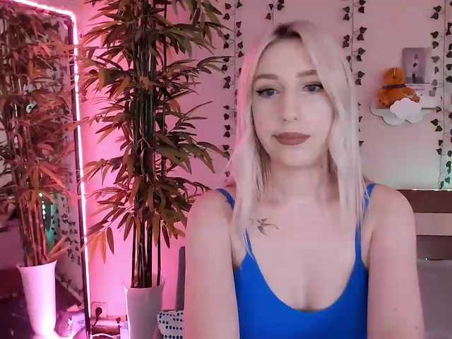 Live sex webcam photo for MiuElle #276346670