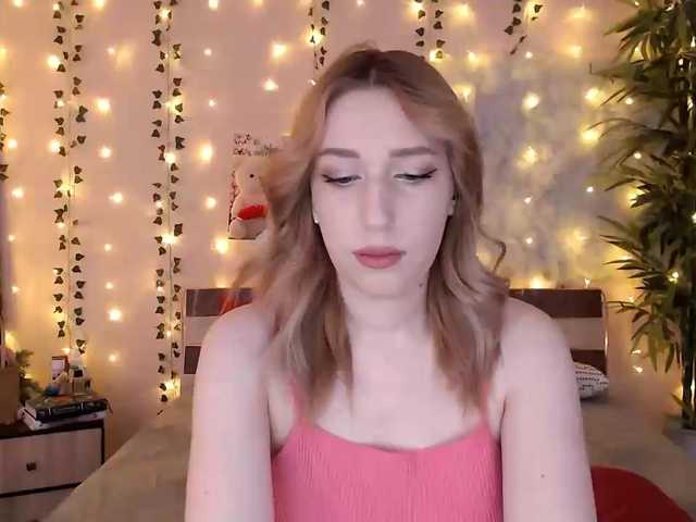 Live sex webcam photo for MiuElle #277096390