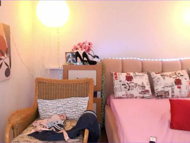 Live sex webcam photo for MiuElle #277420208