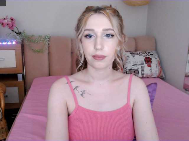 Live sex webcam photo for MiuElle #277693614