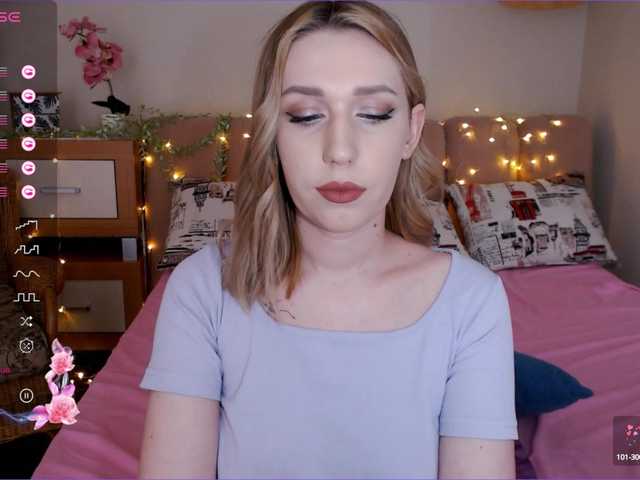 Live sex webcam photo for MiuElle #277843638