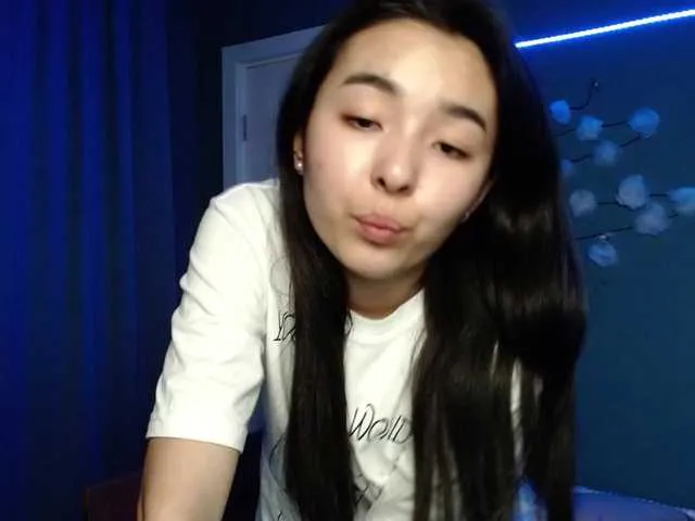 Live sex webcam photo for MiuYuka #288081864