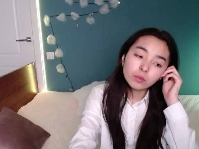 Live sex webcam photo for MiuYuka #288081868