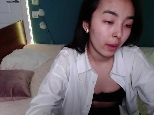 Live sex webcam photo for MiuYuka #288081869