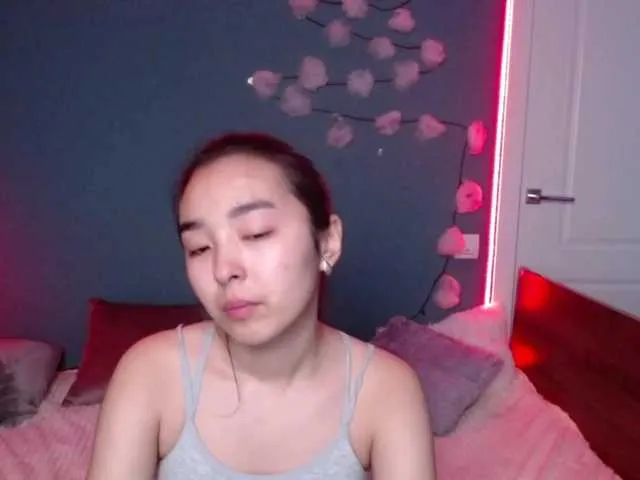 Live sex webcam photo for MiuYuka #288081870