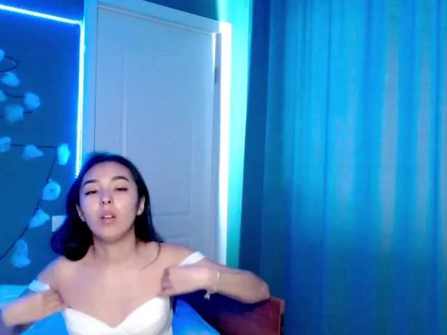 Live sex webcam photo for MiuYuka #288081873