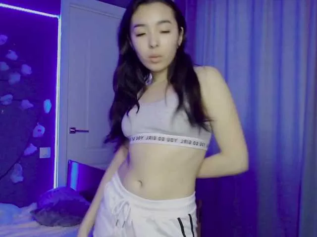 Live sex webcam photo for MiuYuka #288081877