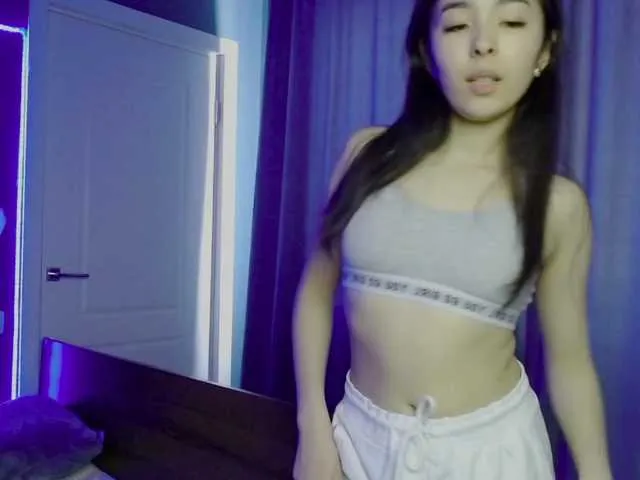 Live sex webcam photo for MiuYuka #288081879