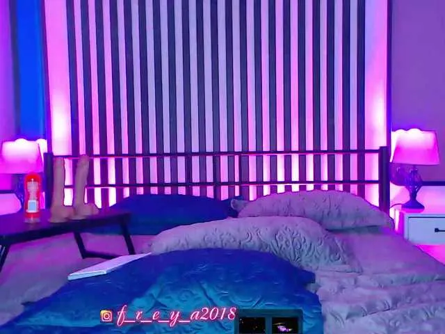 Live sex webcam photo for MizzEva #276629418