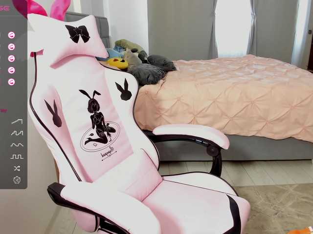 Live sex webcam photo for Moan4u #277229021