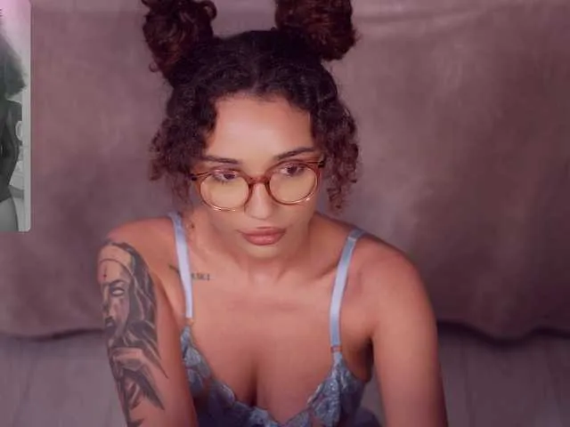 Live sex webcam photo for Moan4u #278106077