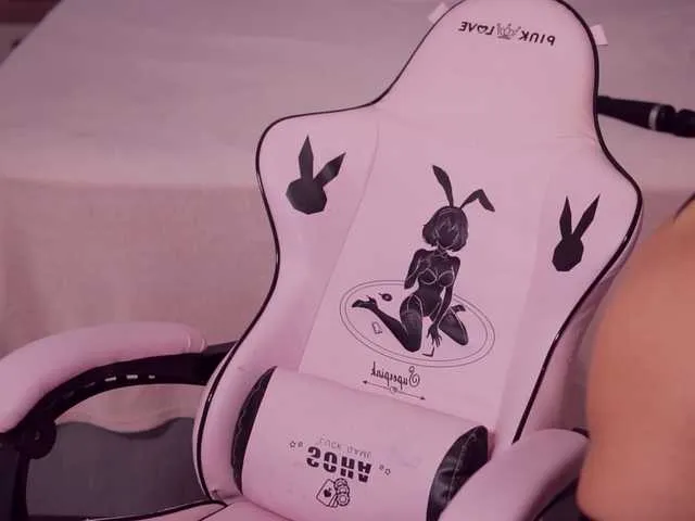 Live sex webcam photo for Moan4u #288089556