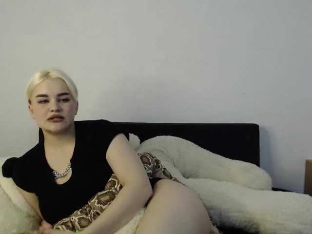 Live sex webcam photo for Model07 #272411977