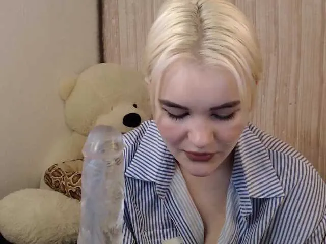 Live sex webcam photo for Model07 #272479504