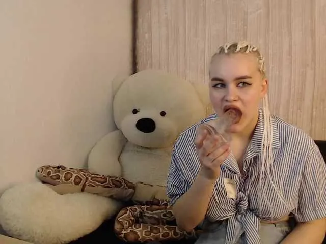 Live sex webcam photo for Model07 #272566584