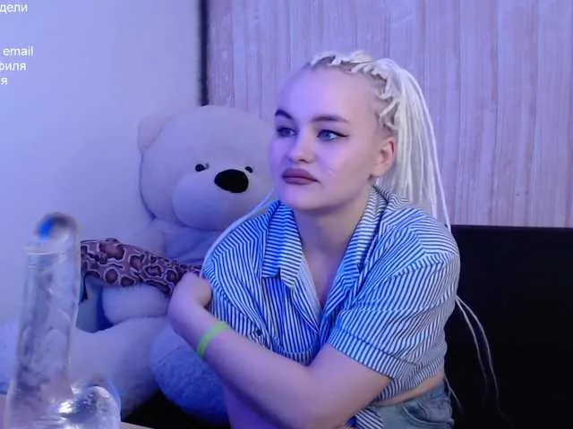 Live sex webcam photo for Model07 #272597939