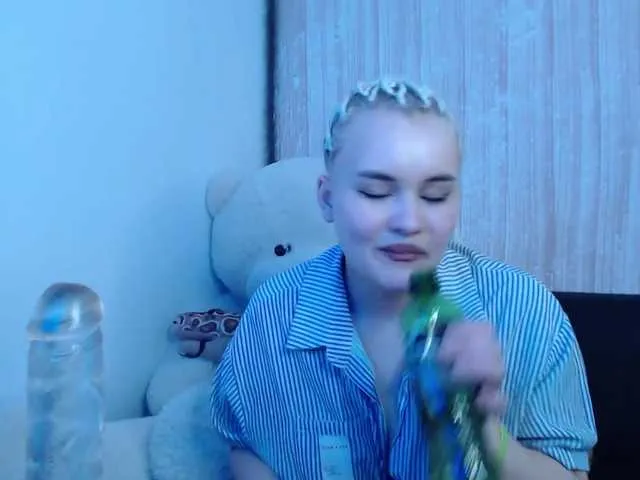 Live sex webcam photo for Model07 #272648887