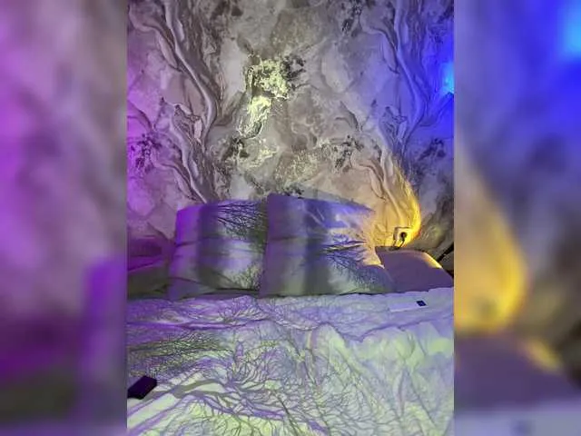 Live sex webcam photo for Model2021 #290032980