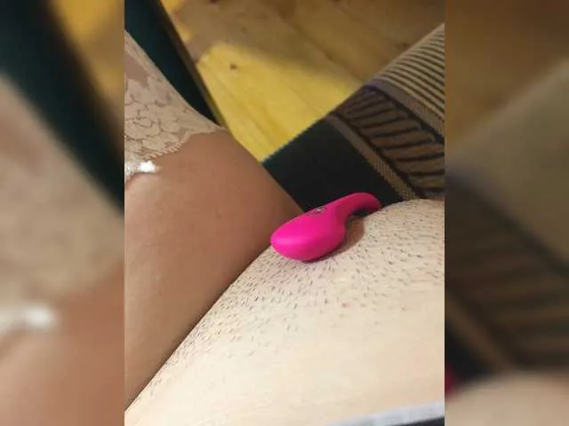 Live sex webcam photo for Model555 #273343490