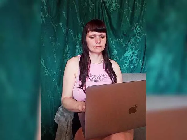 Live sex webcam photo for Model555 #290936852