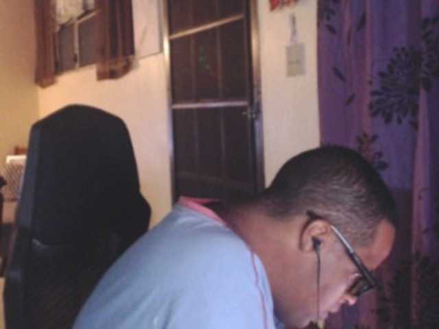 Live sex webcam photo for Modesto-1 #292271873