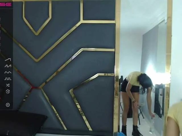 Live sex webcam photo for MoganMatthews #275639144