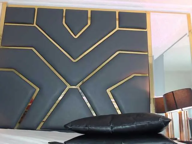 Live sex webcam photo for MoganMatthews #275951095