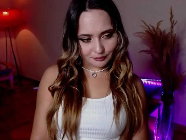 Live sex webcam photo for MokkyCute #274611562