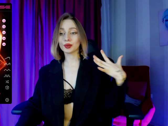 Live sex webcam photo for Molly-Queen #275685367